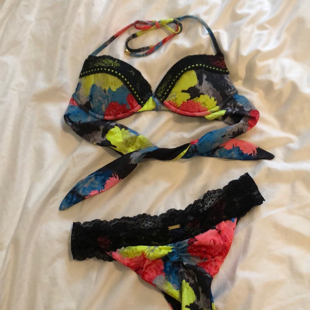 Beach Bunny Bikini! Lace detail and neon flower